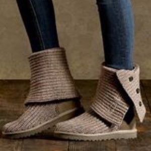 UGGS Classic Cardy size 7